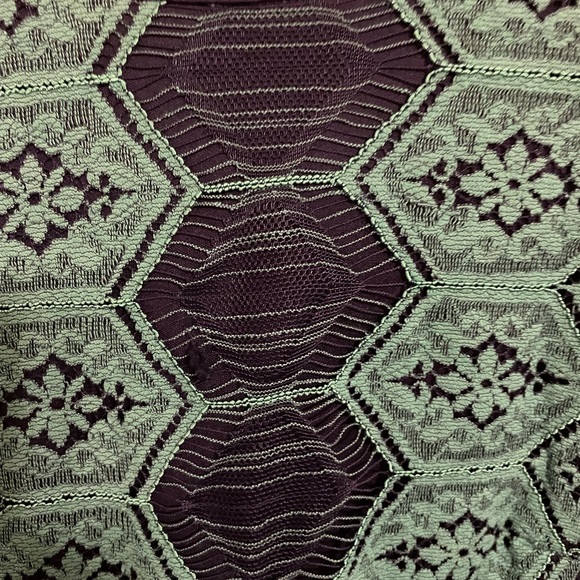 Gabby Skye - Size 10 Green cocktail dress. Never Worn - Picture 7 of 8